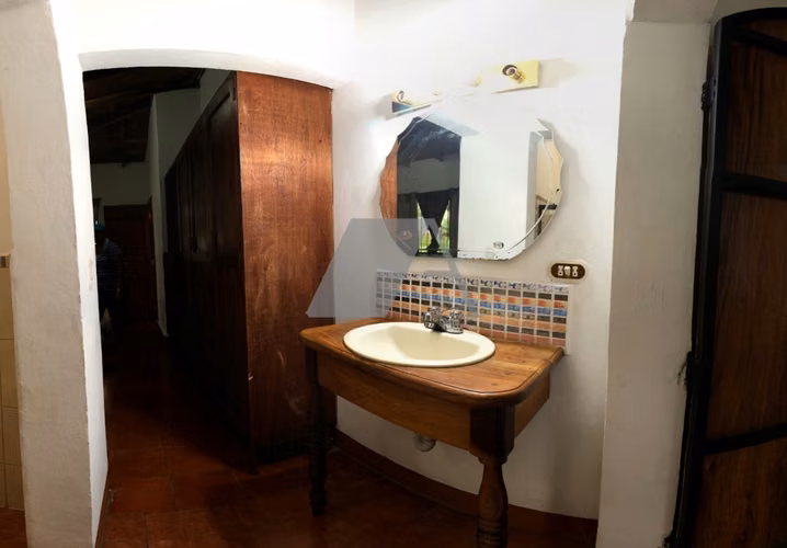 Renovated 3 bedroom house 5 block from Cathedral - Imagen 4