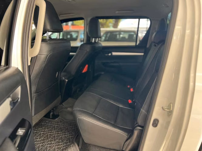 TOYOTA HILUX SRV AÑO 2025 - Imagen 5