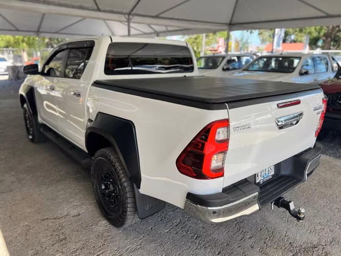 TOYOTA HILUX SRV AÑO 2025 - Imagen 2