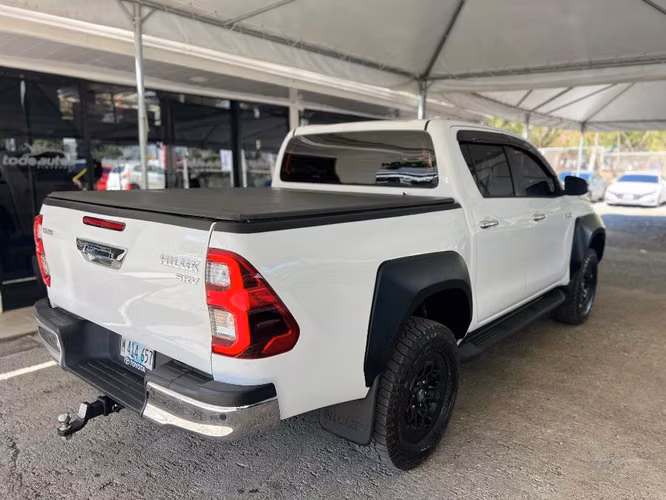 TOYOTA HILUX SRV AÑO 2025