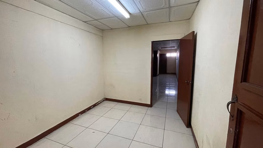 Oficina en Alquiler – Espacio Independiente con Baño - Imagen 3
