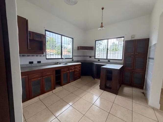 Rento Casa en Residencial Colinas se Santa Cruz en Las Colinas - Imagen 2