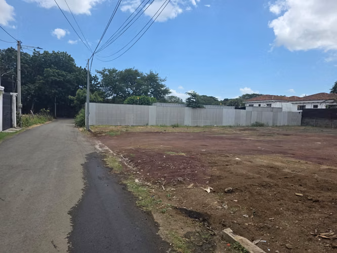 Se renta amplio terreno de 3000vara2 en las colinas