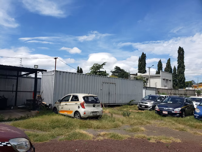 Se renta amplio terreno de 3000vara2 en las colinas