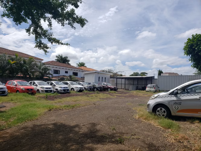 Se renta amplio terreno de 3000vara2 en las colinas