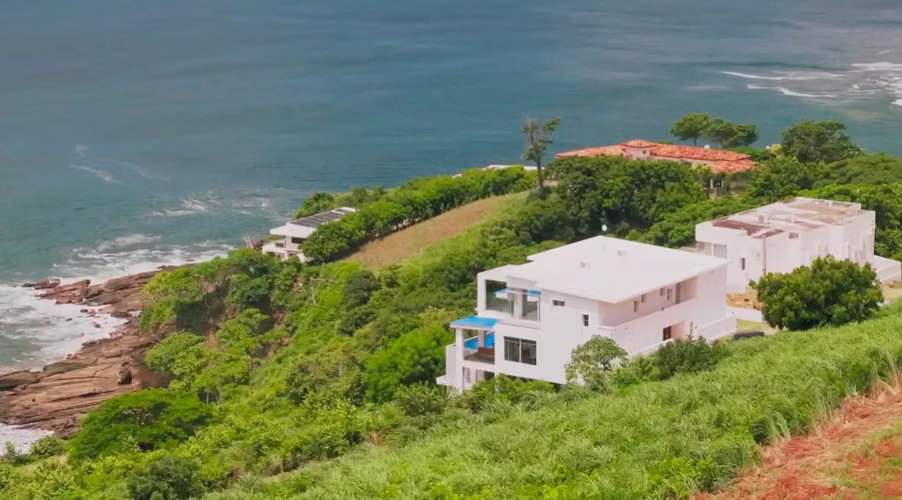 Casa Blanca A Beautiful 4 Bedroom Home with Pool and Ocean Views - Imagen 2