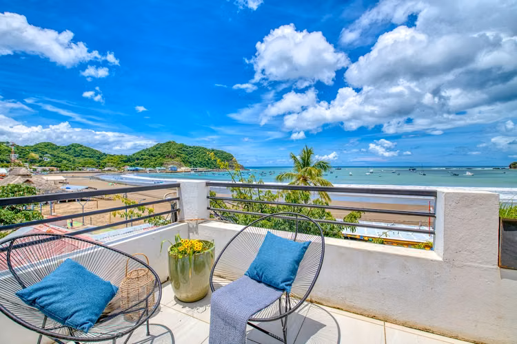 Modern Beachfront Penthouse in San Juan Del Sur - Imagen 4