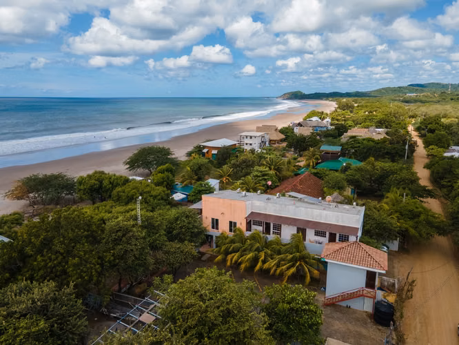Commercial Beachfront Yaltas Inn Hotel at Playa Guasacate - Imagen 3
