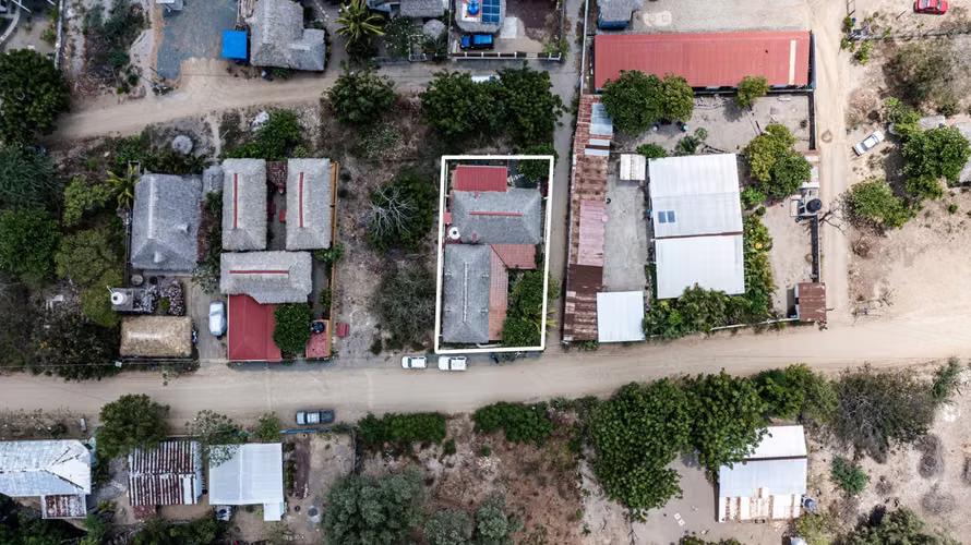 Commercial Beach Guest House in Playa Guasacate Nicaragua - Imagen 3