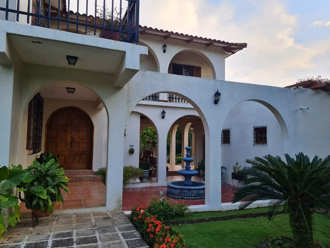 Large Acreage and Home in La Cuesta - Imagen 2