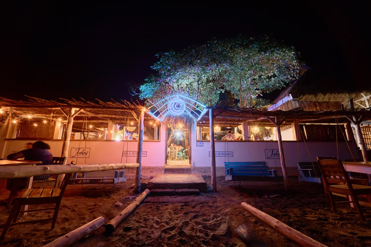 Jakes on the Beach  Turnkey Beachfront Hotel - Imagen 2