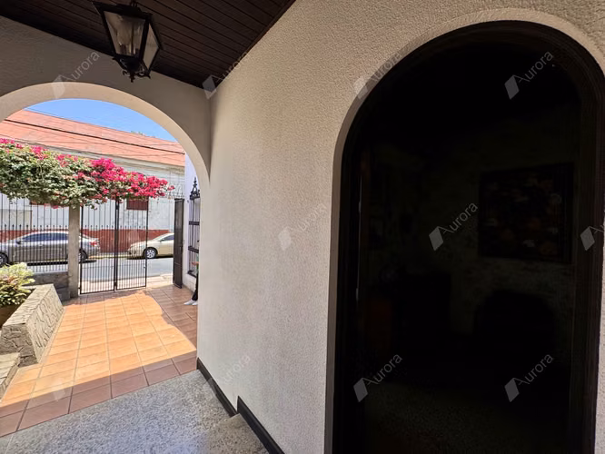 Versatile Investment Property in Downtown Le n   Ideal for Home or Business - Imagen 4