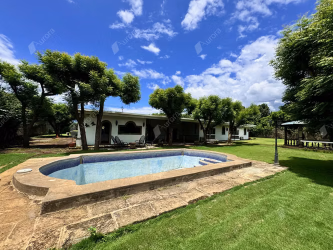 Elegant Country Estate in Santa Martha Le n. A Tranquil Retreat Minutes from the City