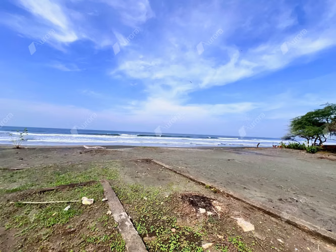 Ocean Breeze Beachfront Lot - Imagen 2