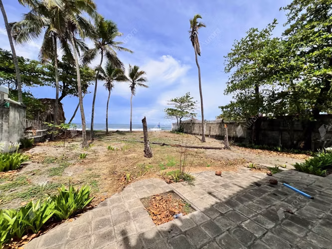 Prime Beachfront Property in Las Pe itas Next to AAKI Hotel   Renovation Opportunity - Imagen 2