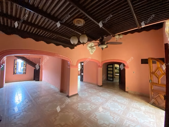 City Center 3 Bedroom Home Steps from Leon Cathedral - Imagen 3