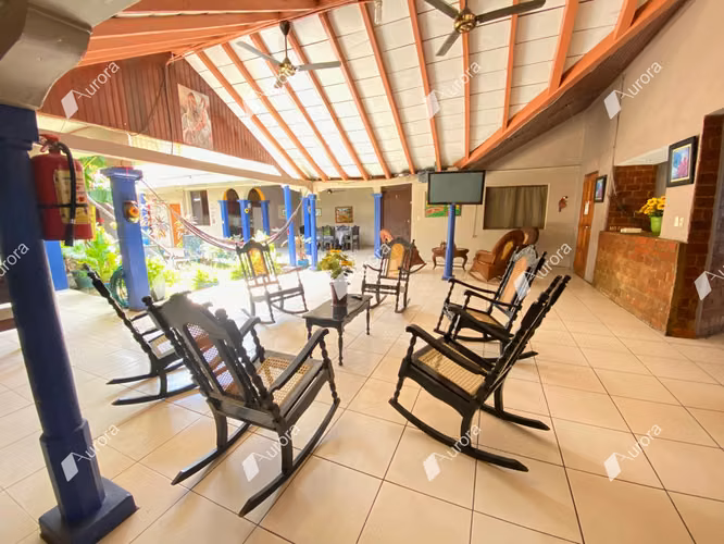 9 Bedrooms House, Running Hostel in Leon Center