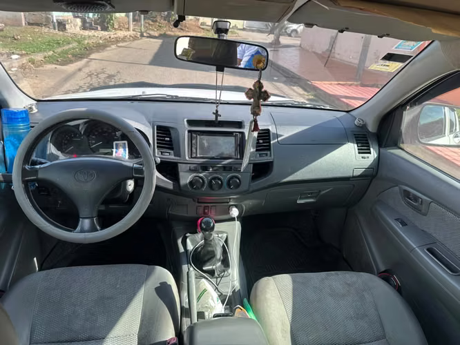 HILUX  BAJA  4*2  --  AÑO :::: 2014 - Imagen 8