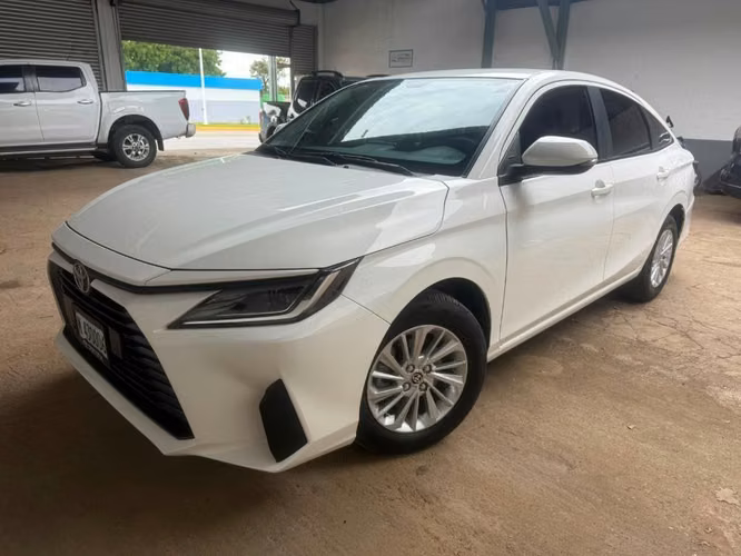 TOYOTA YARIS AÑO 2025 - Imagen 1