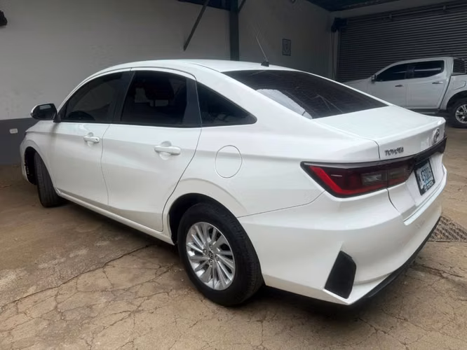 TOYOTA YARIS AÑO 2025 - Imagen 3