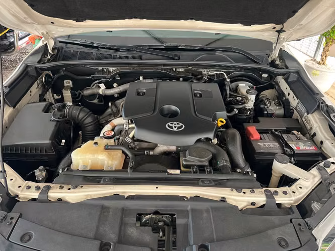 TOYOTA FORTUNER SRV FULL EXTRAS - Imagen 4