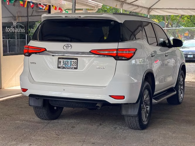 TOYOTA FORTUNER SRV FULL EXTRAS - Imagen 6