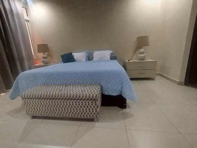 Alquiler de Apartamento contiguo a la pista Jean Paul Genie - Imagen 11