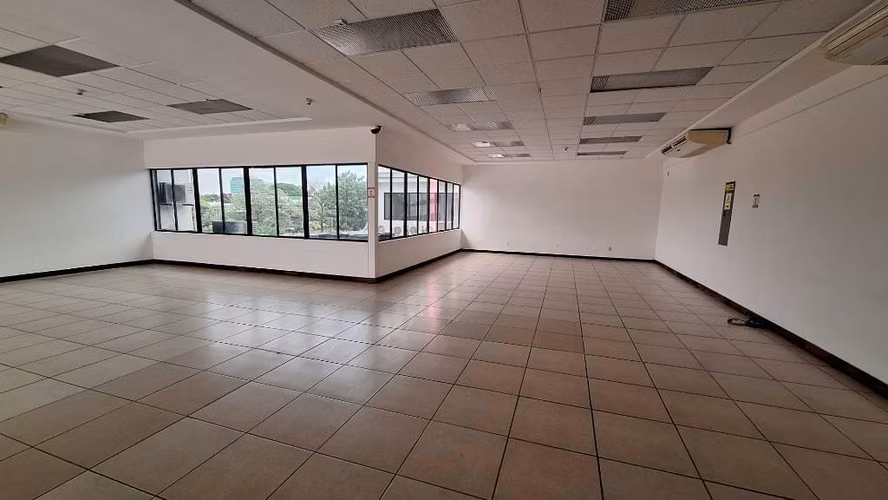 Se alquilan 400 metros de oficinas
