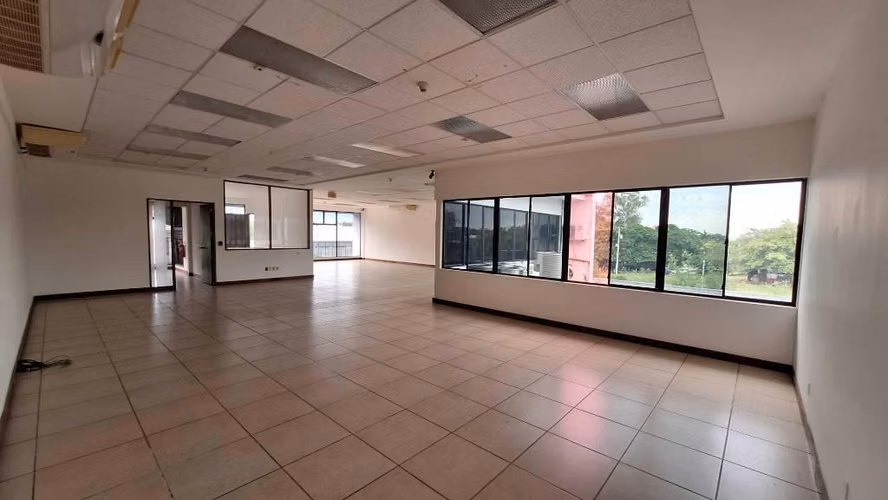 Se alquilan 400 metros de oficinas