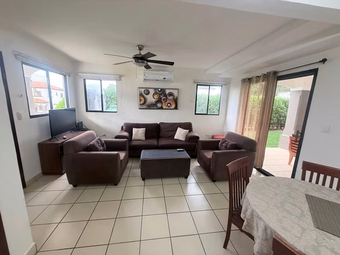 FP- Se renta casa en Santo Domingo - Imagen 1