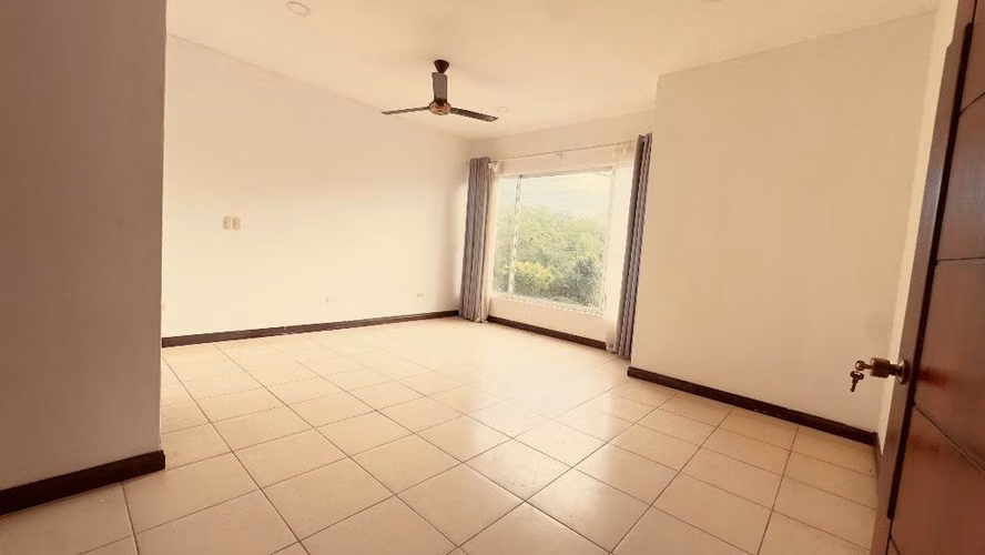 Apartamento de dos plantas en alquiler - Imagen 4