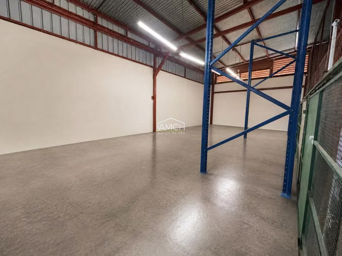 AM-Se Renta Propiedad Comercial con Bodega, Apta para Fábrica o Centro de Operaciones - Imagen 8