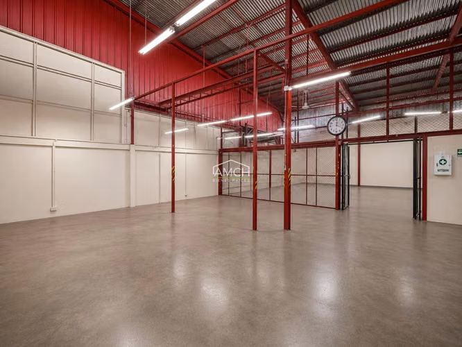 AM-Se Renta Propiedad Comercial con Bodega, Apta para Fábrica o Centro de Operaciones - Imagen 3