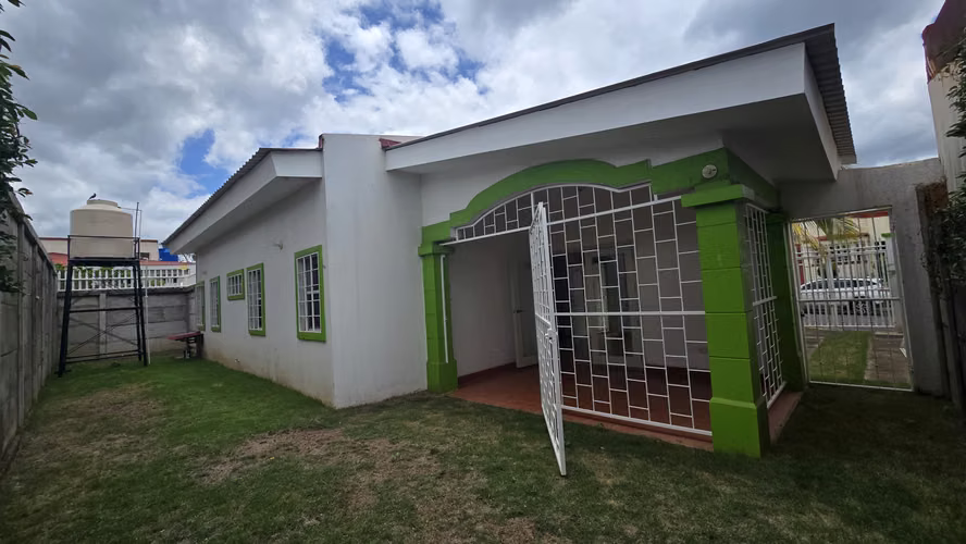 YA-Rento bonita casa en residencial carretera a Masaya - Imagen 4