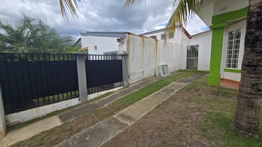 YA-Rento bonita casa en residencial carretera a Masaya - Imagen 8