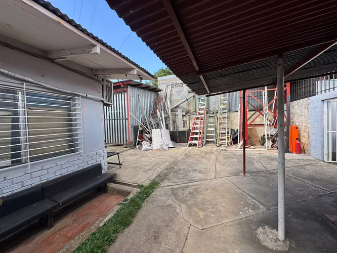 Los Robles Se vende propiedad comercial - Imagen 9
