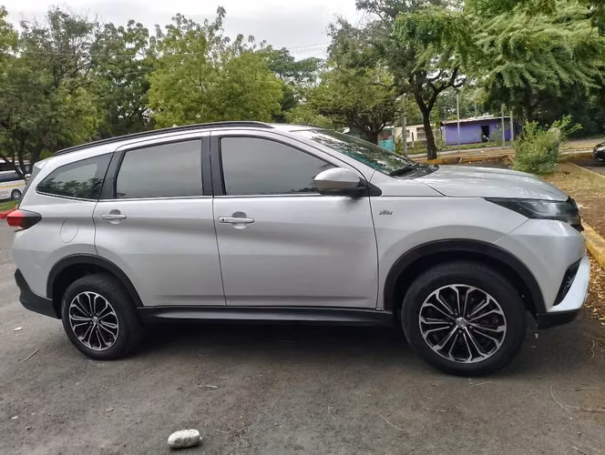 VENDO TOYOTA RUSH 2020 FULL EXTRA - Imagen 2