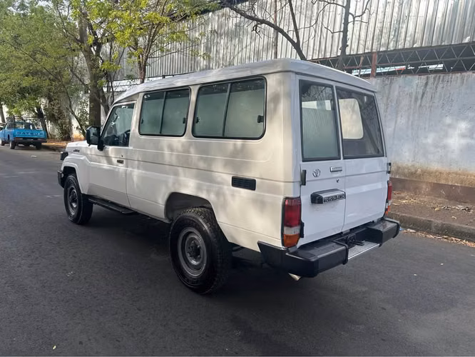 Land Cruiser "AMBULANCIA"   //   AÑO  :: 2024 - Imagen 6