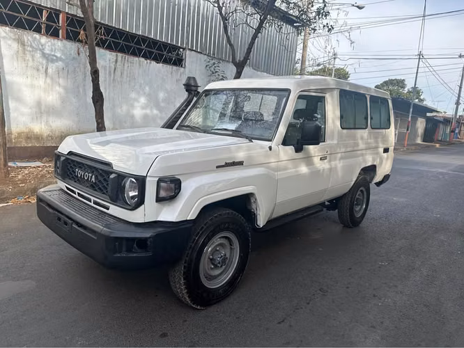 Land Cruiser "AMBULANCIA"   //   AÑO  :: 2024 - Imagen 4