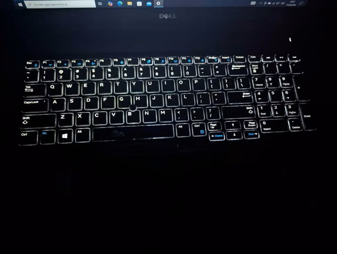 Laptop Dell latitud 5580 - Imagen 4