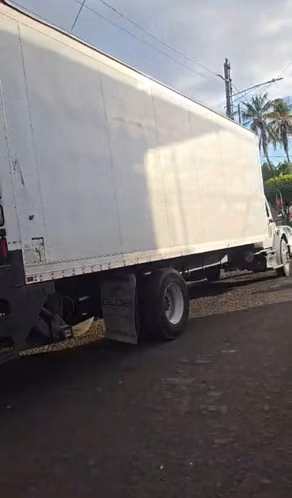  Freightliner M – 8 Toneladas – Cummins 6.7 – Lift Gate