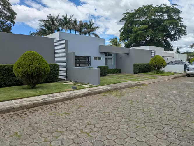 segunda entrada de las colinas condominio privado