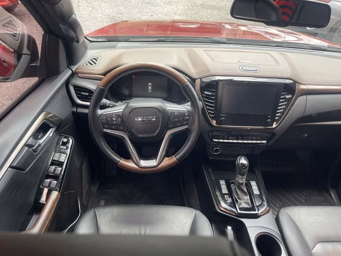 ISUZU D-MAX LSE ULTÍMATE 2025 AUTOMÁTICA 4x4