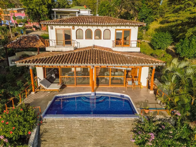 Peaceful home with stunning endless ocean views