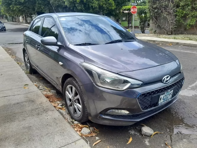 Vendo Hyundai I20 año 2018 (automático) - Imagen 1
