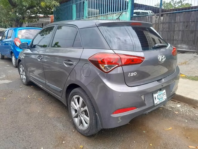 Vendo Hyundai I20 año 2018 (automático) - Imagen 3