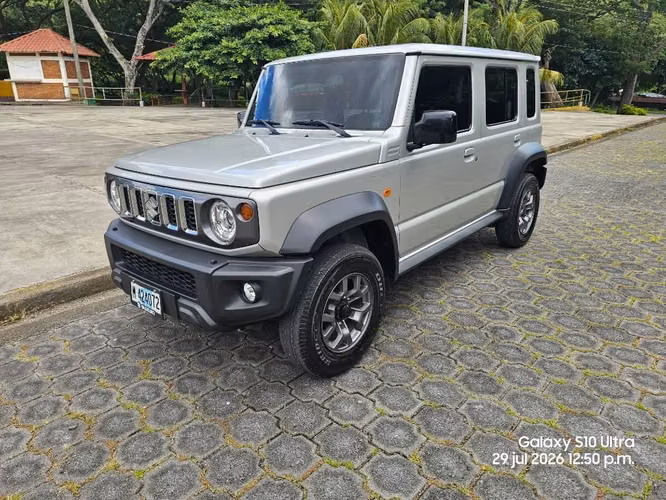 Vendo lindo suzuki jimny 5puertas 4x4 automática 25000 kmt
