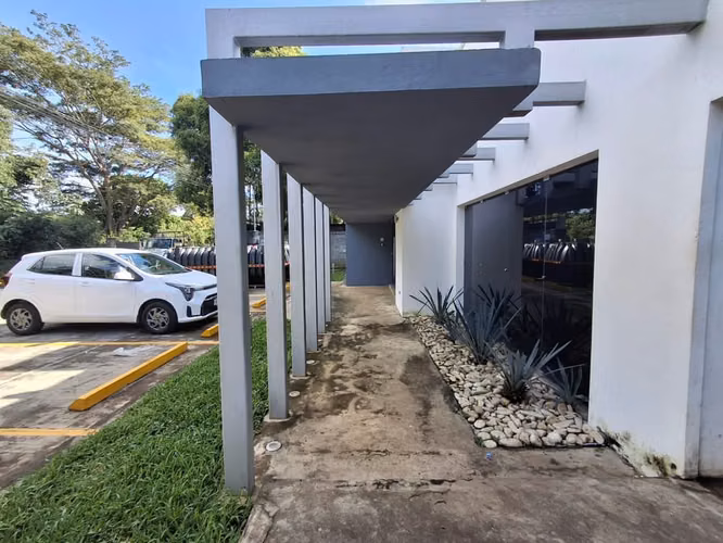 Edificio de Oficinas en Renta en Las Colinas, Managua | 12 Estacionamientos - Imagen 2