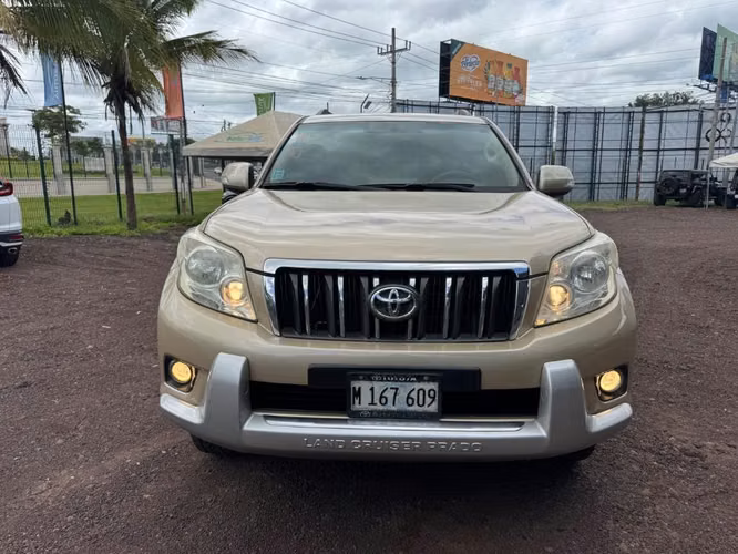 Toyota Land Cruiser año 2011 - Imagen 1