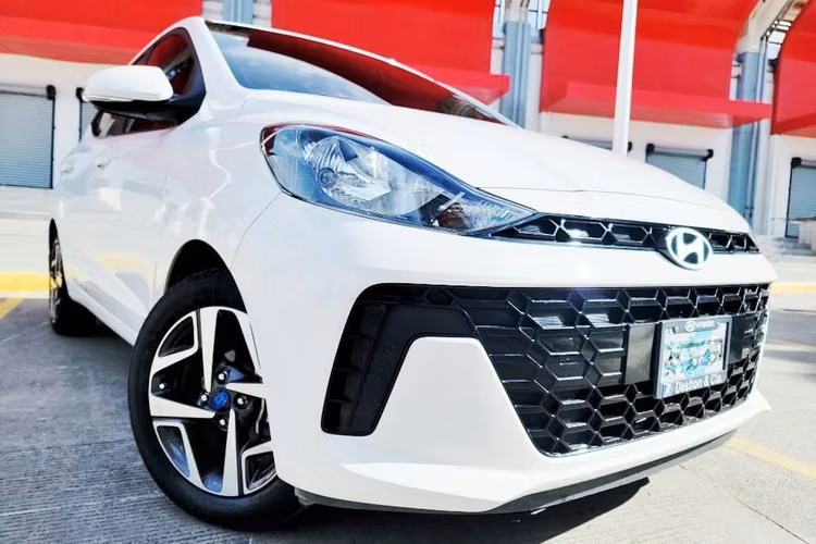  HYUNDAI GRAND i10 SEDÁN 2024 – BLANCO